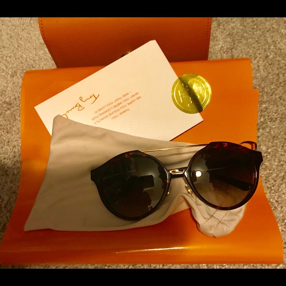 Tory Burch aviator sunglasses Phantos Brand New